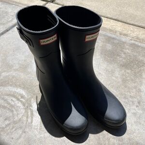 Hunter rain boots, black, rubber, size 8